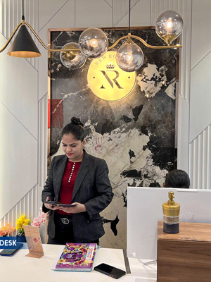 New-Roots-Nagpur-Reception-front-desk